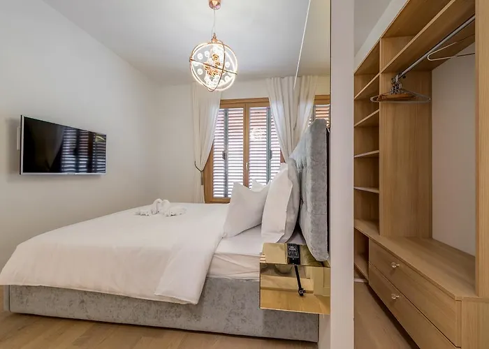 Carnation Apartment *